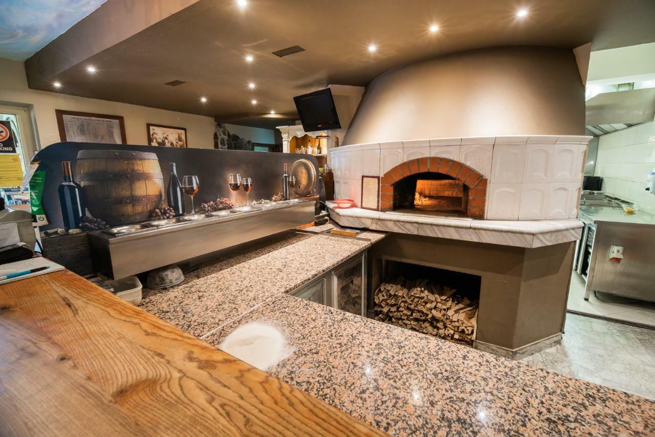 Guesthouse Mars Ig Екстериор снимка