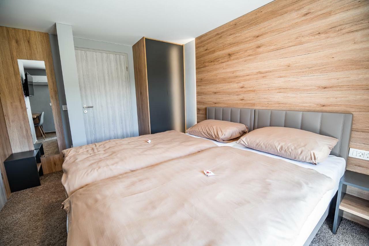 Guesthouse Mars Ig Екстериор снимка