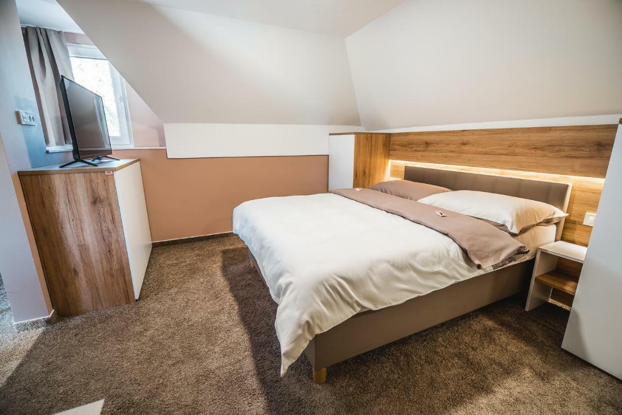 Guesthouse Mars Ig Екстериор снимка